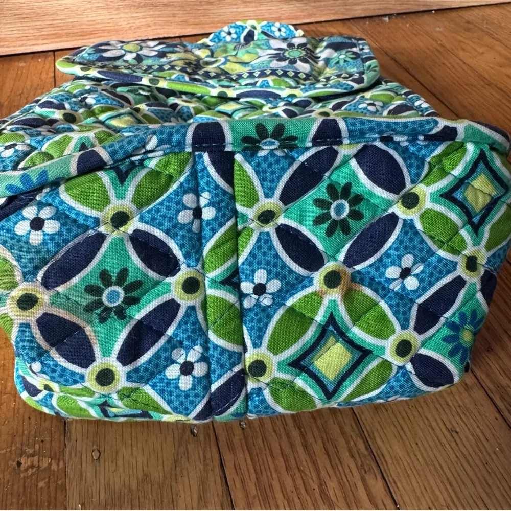 Vera Bradley Quilted Velcro Lunch Bag - Picture 4 of 11